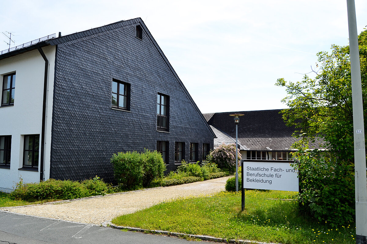 Staatliche Bekleidungsfachschule mit Berufsfachschule Naila Staatliche Bekleidungsfachschule mit Berufsfachschule Naila