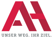 Unsere jahrelange Erfahrung in Hamburgs Metropolregion und den Wirtschaftszentren Bayerns hat unseren Charakter geprägt: die entspannte Souveränität des Nordens verschmilzt mit der Disziplin Bayerns und der Vielseitigkeit Frankens zu einer einzigartigen Identität.
Mit einer eigenen Flotte von über 50 Fahrzeugen – darunter Standard- und MEGA-Sattelzüge – beherrschen wir die Straßen zwischen Nord- und Süddeutschland. Dank modernster GPS-Überwachung haben wir unseren Fuhrpark stets im Blick, während wir mit Spezialtransporten neue Maßstäbe setzen: Überbreiten und -höhen bis 3 Meter, Code-XL-zertifizierte Auflieger, hochpräzise Sonderfahrten sowie Gefahrguttransporte inklusive Klasse 1.
Verlässlichkeit, Präzision und höchste Qualität – das ist unser täglicher Anspruch. 🚛✨ Unsere jahrelange Erfahrung in Hamburgs Metropolregion und den Wirtschaftszentren Bayerns hat unseren Charakter geprägt: die entspannte Souveränität des Nordens verschmilzt mit der Disziplin Bayerns und der Vielseitigkeit Frankens zu einer einzigartigen Identität.
Mit einer eigenen Flotte von über 50 Fahrzeugen – darunter Standard- und MEGA-Sattelzüge – beherrschen wir die Straßen zwischen Nord- und Süddeutschland. Dank modernster GPS-Überwachung haben wir unseren Fuhrpark stets im Blick, während wir mit Spezialtransporten neue Maßstäbe setzen: Überbreiten und -höhen bis 3 Meter, Code-XL-zertifizierte Auflieger, hochpräzise Sonderfahrten sowie Gefahrguttransporte inklusive Klasse 1.
Verlässlichkeit, Präzision und höchste Qualität – das ist unser täglicher Anspruch. 🚛✨