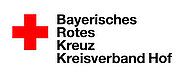 Als Wohlfahrtsverband und Sozialdienstleister engagiert sich der BRK-Kreisverband Hof in den verschiedensten Tätigkeitsfeldern. Neben vier Rettungswachen, fünf Kindertagesstätten und den Sozialen Diensten (z. B. Hausnotruf) betreibt der Kreisverband einen ambulanten Pflegedienst. Auf ehrenamtlicher Basis helfen fast 2.000 Mitarbeitende in den Bereitschaften, der Wasserwacht, dem Jugendrotkreuz und der Bergwacht.
Zugehörig zum Bayerischen Roten Kreuz – einer Körperschaft des öffentlichen Rechts – bildet der Kreisverband Hof zusammen mit 72 weiteren Kreisverbänden den größten Wohlfahrtsverband und die führende Hilfsorganisation in Bayern.
Zusätzlich zu unseren Ausbildungsberufen bieten wir Schulabgängern im Rahmen eines Freiwilligen Sozialen Jahres die Möglichkeit, den Arbeitsalltag in Kindertagesstätten, dem Rettungsdienst und im Bereich Soziale Dienste zu erleben. Du sammelst Erfahrungen im täglichen Kontakt mit den unterschiedlichsten Menschen, lernst Verantwortung zu übernehmen und bist in die Abläufe deiner Einsatzstelle integriert. Als Wohlfahrtsverband und Sozialdienstleister engagiert sich der BRK-Kreisverband Hof in den verschiedensten Tätigkeitsfeldern. Neben vier Rettungswachen, fünf Kindertagesstätten und den Sozialen Diensten (z. B. Hausnotruf) betreibt der Kreisverband einen ambulanten Pflegedienst. Auf ehrenamtlicher Basis helfen fast 2.000 Mitarbeitende in den Bereitschaften, der Wasserwacht, dem Jugendrotkreuz und der Bergwacht.
Zugehörig zum Bayerischen Roten Kreuz – einer Körperschaft des öffentlichen Rechts – bildet der Kreisverband Hof zusammen mit 72 weiteren Kreisverbänden den größten Wohlfahrtsverband und die führende Hilfsorganisation in Bayern.
Zusätzlich zu unseren Ausbildungsberufen bieten wir Schulabgängern im Rahmen eines Freiwilligen Sozialen Jahres die Möglichkeit, den Arbeitsalltag in Kindertagesstätten, dem Rettungsdienst und im Bereich Soziale Dienste zu erleben. Du sammelst Erfahrungen im täglichen Kontakt mit den unterschiedlichsten Menschen, lernst Verantwortung zu übernehmen und bist in die Abläufe deiner Einsatzstelle integriert.
